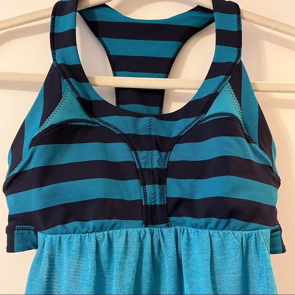 Lululemon 2-in-Run Tank - Blue - Size 6 - Picture 3 of 10